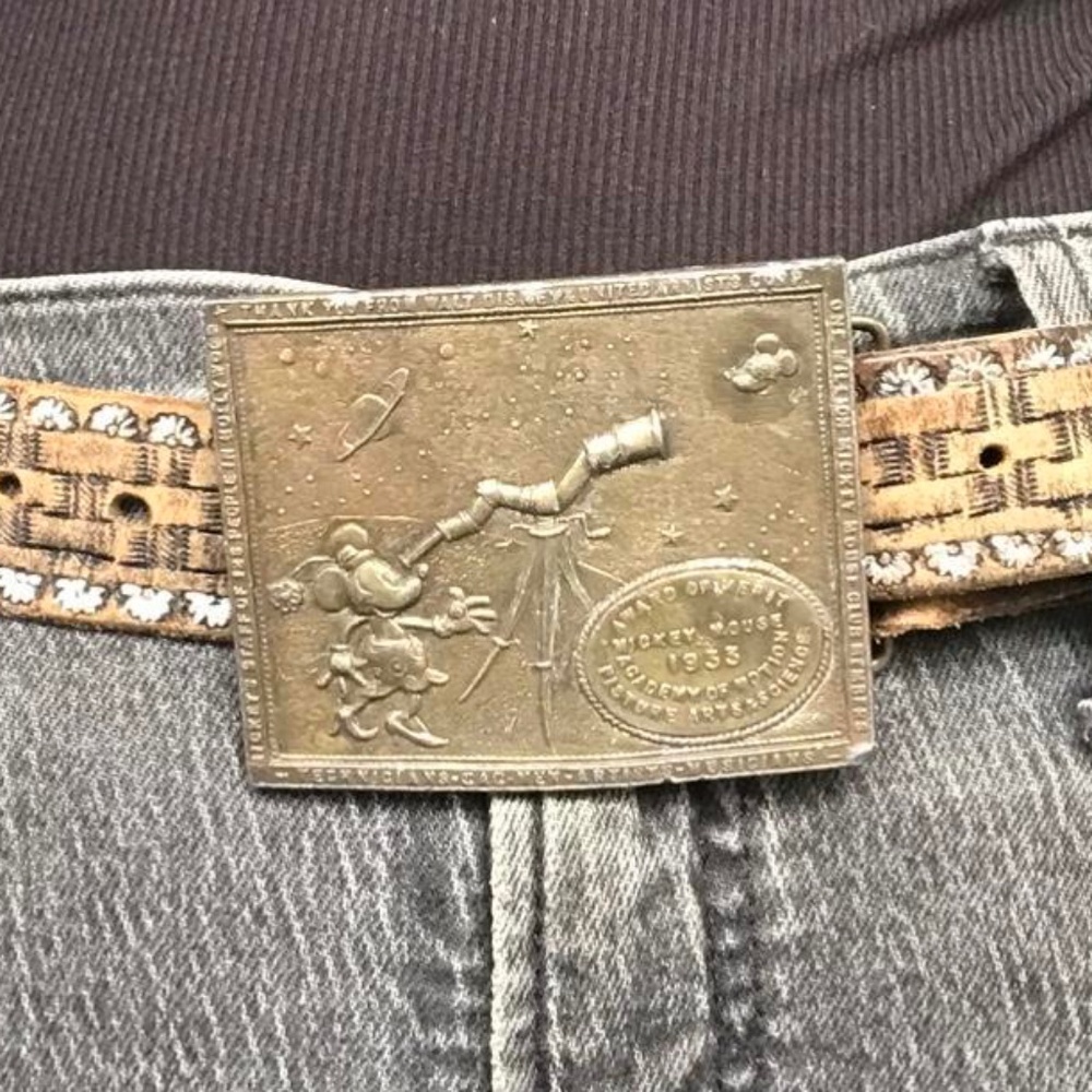Famous Minnie Mouse star gazer Disney belt buckle